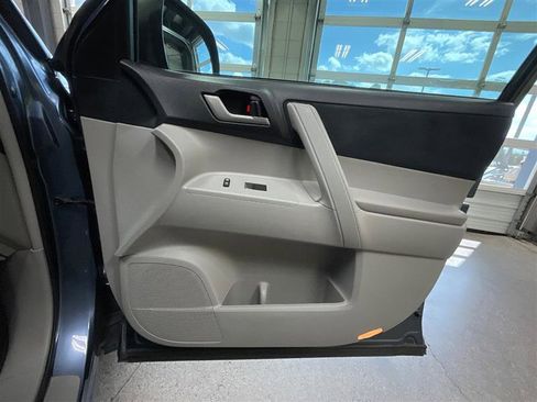 Used 2013 Toyota Highlander Plus image 26