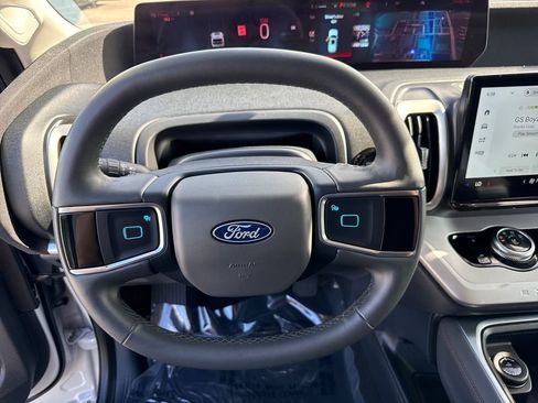 Used 2025 Ford Expedition Active image 14