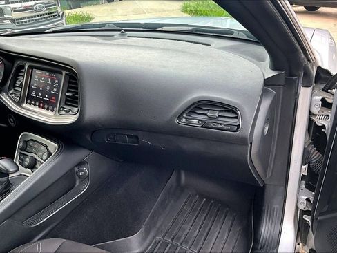 Used 2022 Dodge Challenger SXT w/ Driver Convenience Group image 16