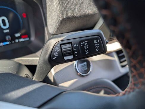 Used 2025 Ford Explorer Active RWD image 38
