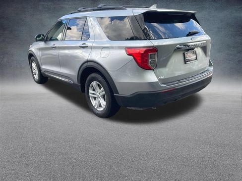 Used 2020 Ford Explorer XLT w/ Comfort Package AWD/4WD image 3