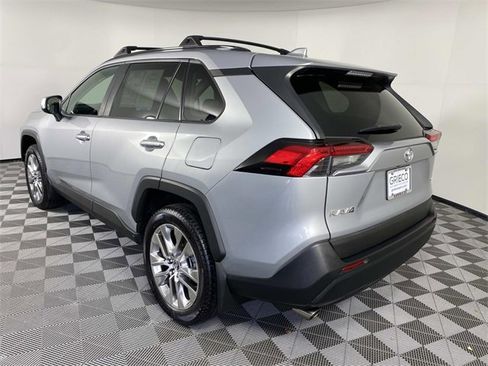 Used 2019 Toyota RAV4 XLE Premium image 6