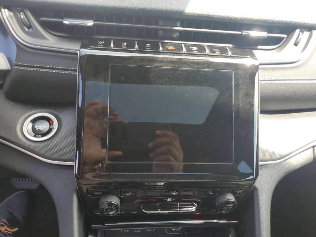 Used 2025 Jeep Grand Cherokee L Altitude AWD/4WD image 23