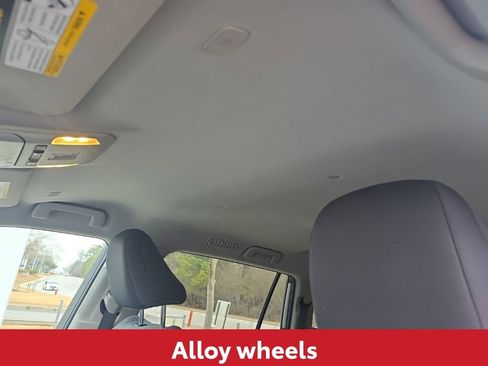 Used 2024 Toyota Highlander LE image 25