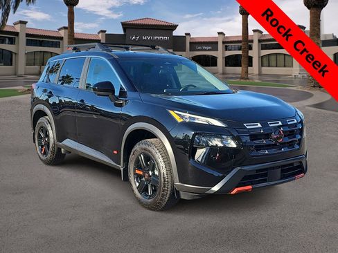 Used 2025 Nissan Rogue SV image 2