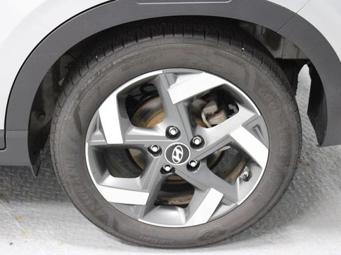 Used 2023 Hyundai Venue SEL FWD image 18