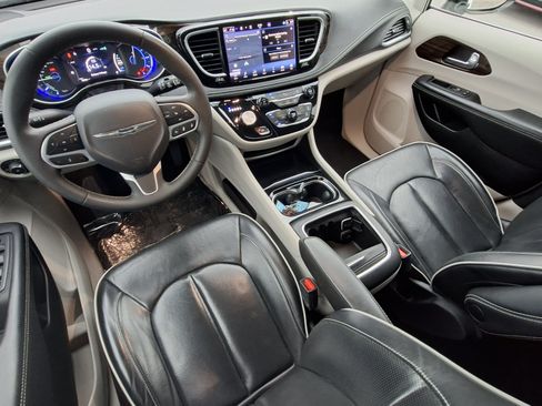 Used 2023 Chrysler Pacifica Limited FWD image 19