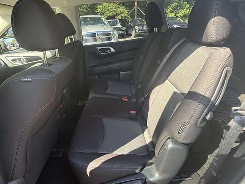 Used 2020 Nissan Pathfinder S AWD/4WD image 13