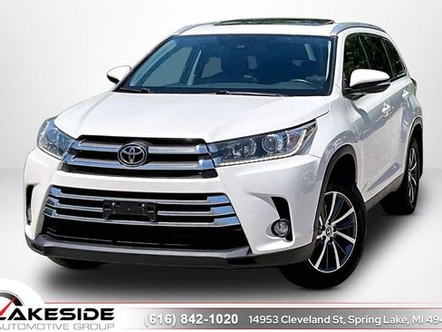 Used 2019 Toyota Highlander SE AWD/4WD image 1