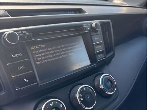 Used 2017 Toyota RAV4 LE FWD image 18