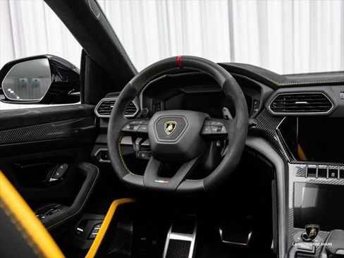 Used 2024 Lamborghini Urus Performante AWD/4WD image 34
