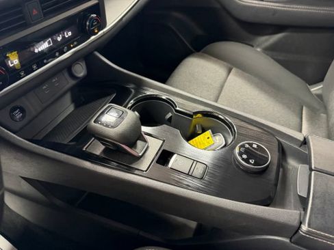 Used 2025 Nissan Rogue SV AWD/4WD image 24