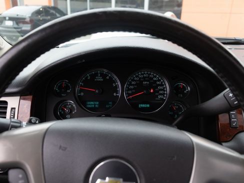 Used 2013 Chevrolet Avalanche LTZ image 32