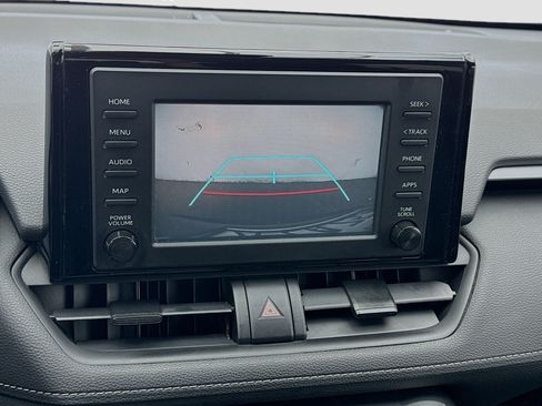 Used 2019 Toyota RAV4 XLE w/ Carpet Mat Package FWD image 10