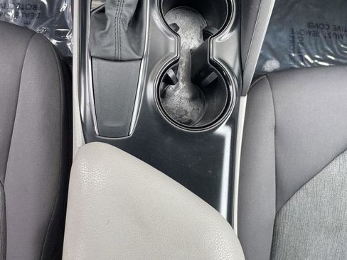 Used 2020 Toyota Camry LE image 28