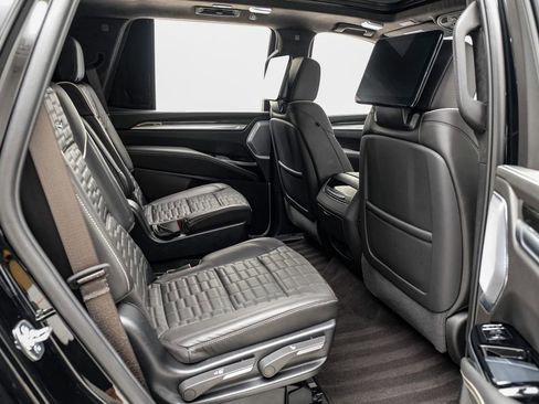 Used 2025 Cadillac Escalade V image 34