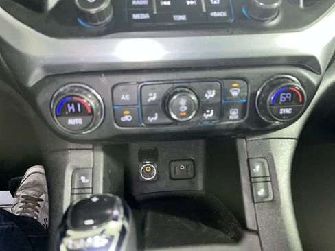 Used 2017 GMC Acadia SLT image 21