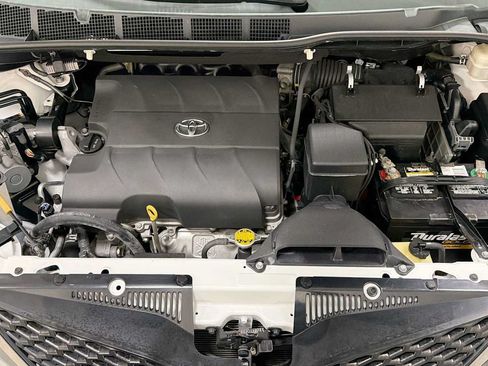 Used 2013 Toyota Sienna SE FWD image 30