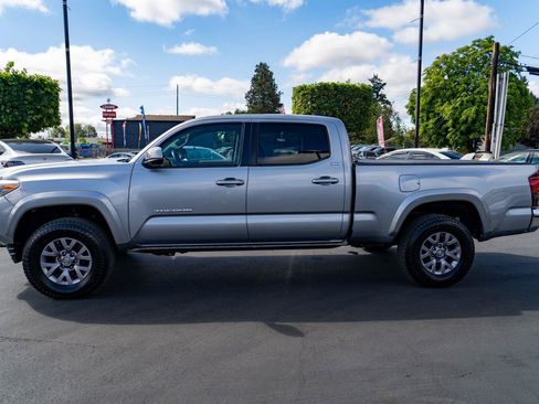Used 2018 Toyota Tacoma SR5 AWD/4WD image 12
