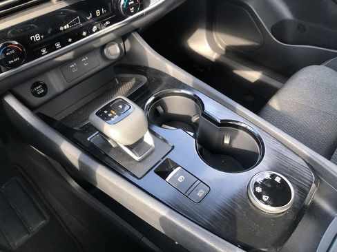 Used 2025 Nissan Rogue SV image 19