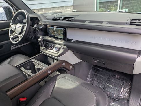 Used 2023 Land Rover Defender 110 X-Dynamic SE image 31