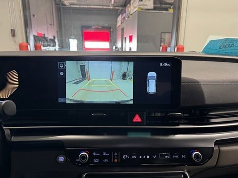 Used 2025 Kia Carnival image 30