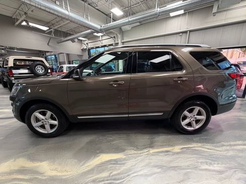 Used 2016 Ford Explorer XLT w/ Equipment Group 202A AWD/4WD image 35