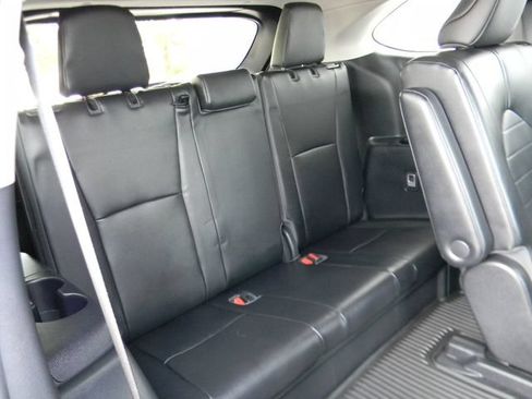Used 2023 Toyota Highlander XLE AWD/4WD image 25