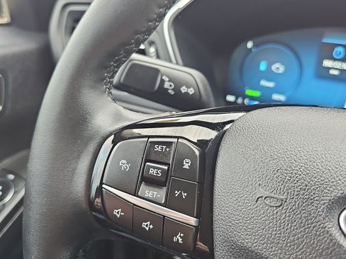 Certified 2024 Ford Escape SE w/ PHEV Premium Package image 26