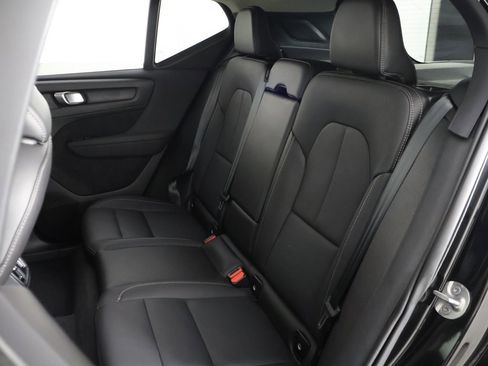 Used 2024 Volvo XC40 B5 Plus image 33