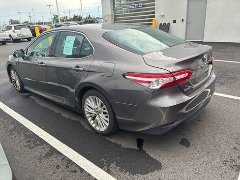 Used 2018 Toyota Camry XLE FWD image 14