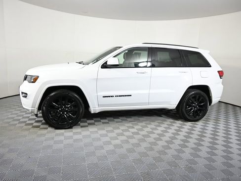 Used 2020 Jeep Grand Cherokee Altitude AWD/4WD image 2