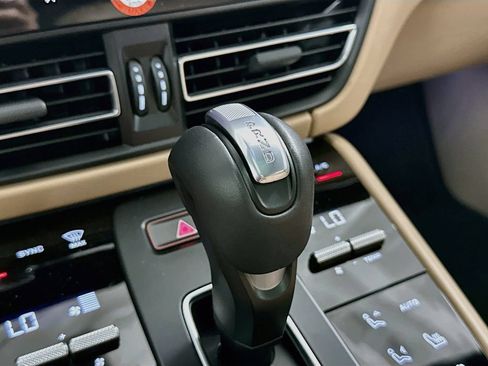 Certified 2026 Porsche Macan AWD/4WD image 18