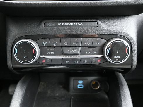 Used 2022 Ford Escape SE w/ SE Sport Appearance Package FWD image 19