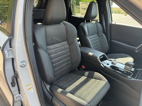 New 2025 Mitsubishi Outlander SE image 14