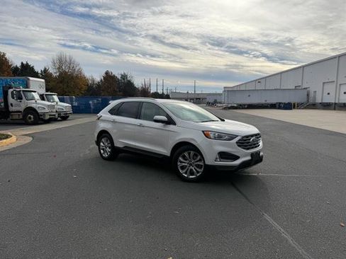 Used 2020 Ford Edge Titanium w/ Class II Trailer Tow Package image 2