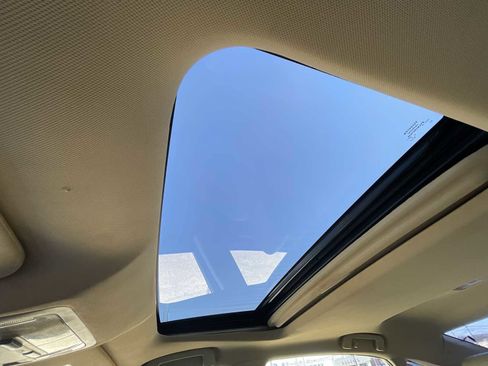 Used 2016 Toyota Avalon Touring image 19