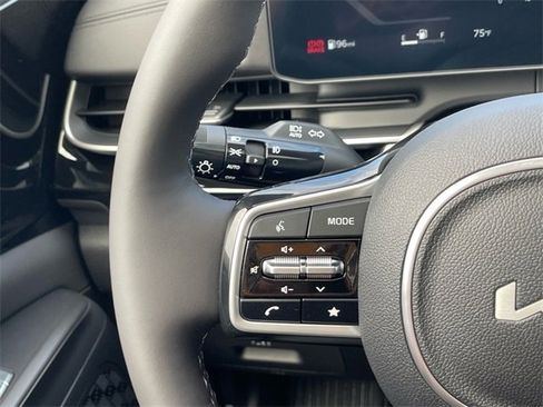 Certified 2025 Kia Carnival SX Prestige image 17