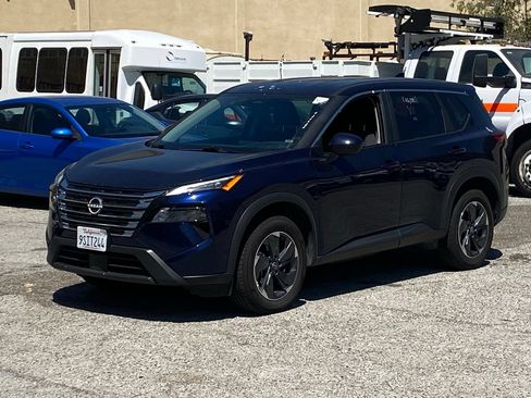 Certified 2025 Nissan Rogue SV FWD image 2