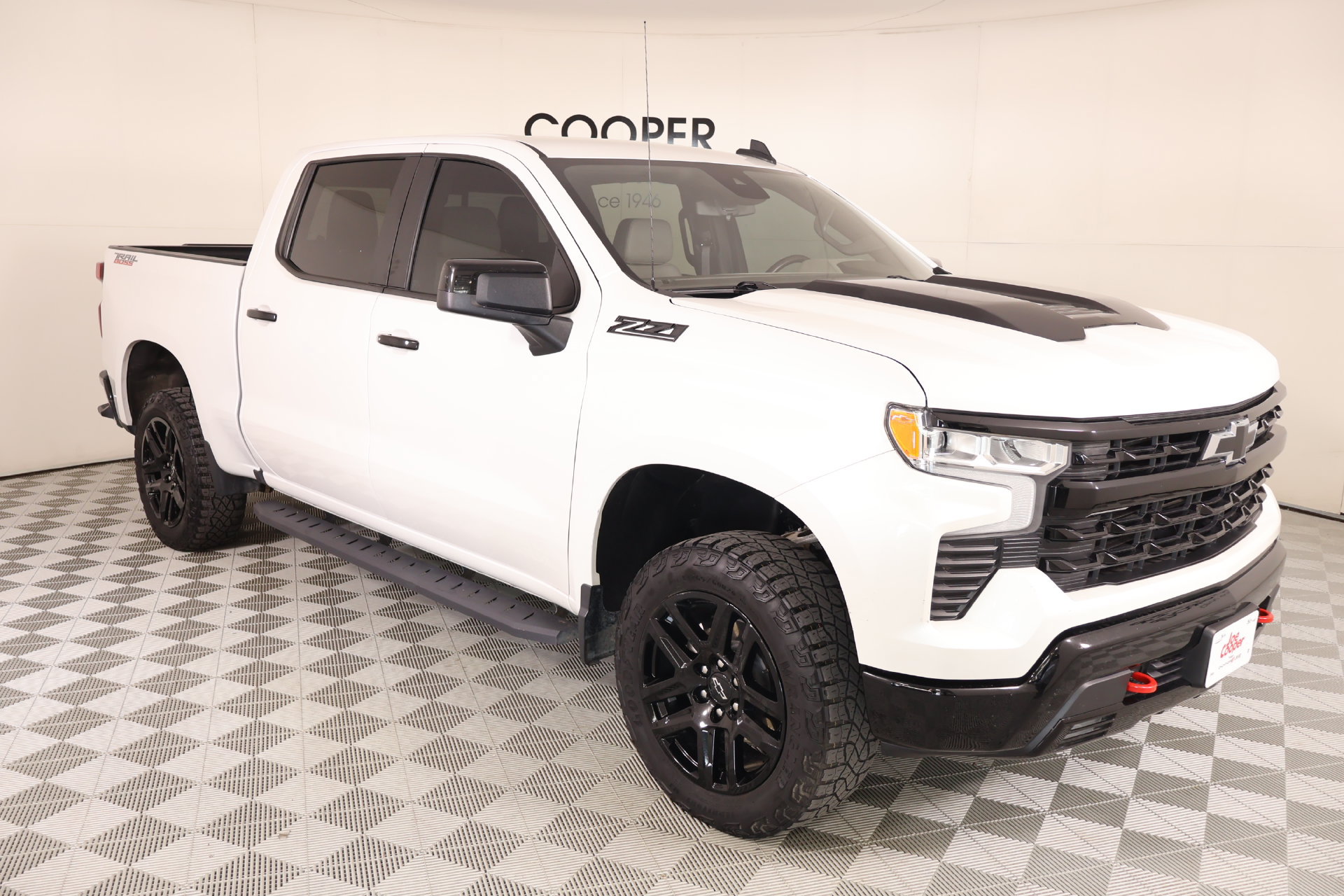 Used 2024 Chevrolet Silverado 1500 LT Trail Boss w/ Convenience Package II AWD/4WD image 1