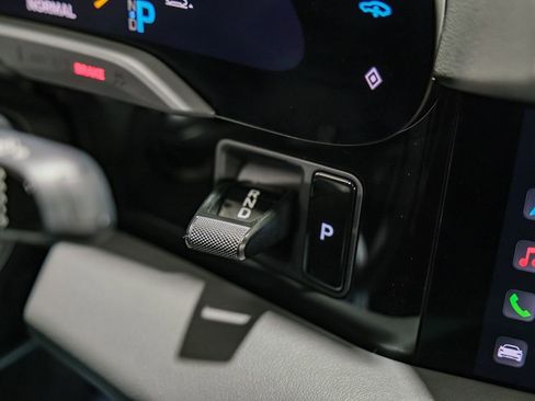 Used 2022 Porsche Taycan 4S image 27