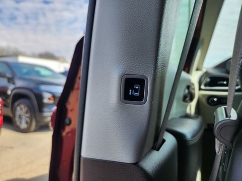 Used 2020 Chrysler Pacifica Touring w/ Cold Weather Group image 35