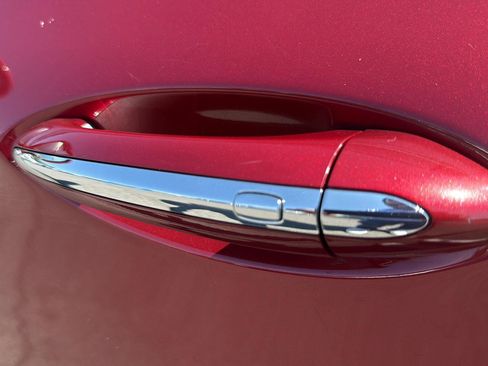 Used 2018 Buick Envision Essence AWD/4WD image 9