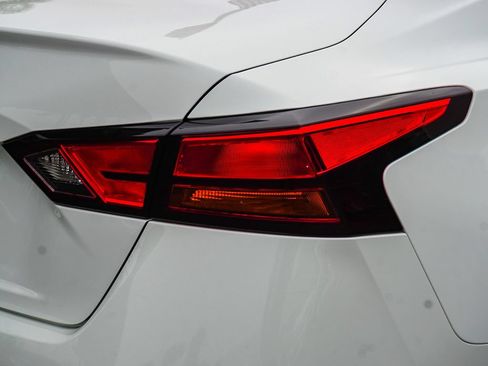 Used 2020 Nissan Altima 2.5 S FWD image 8