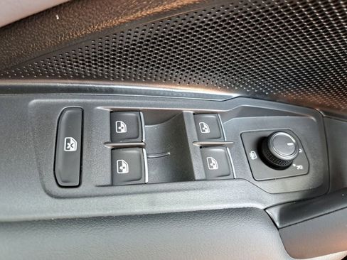 New 2026 Volkswagen Tiguan SE FWD image 15