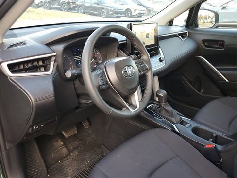Used 2025 Toyota Corolla Cross LE image 14