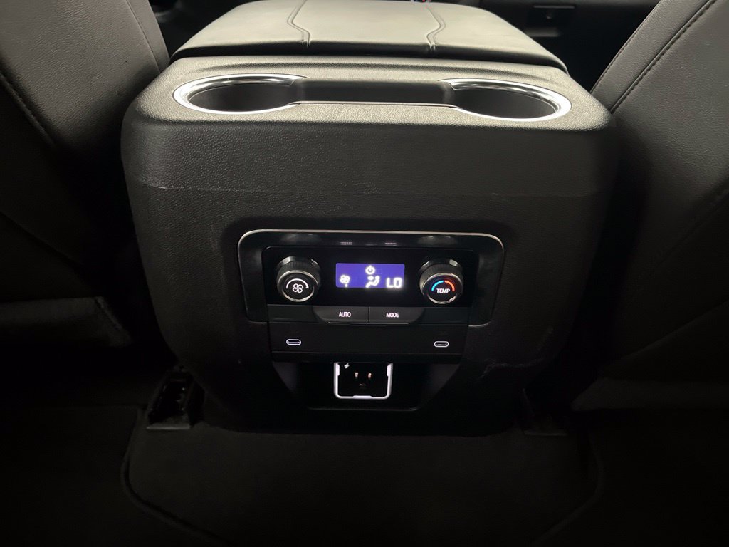 Used 2025 Chevrolet Suburban Z71 AWD/4WD image 30