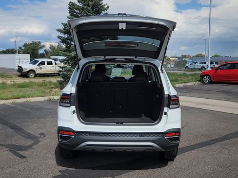Used 2026 Volkswagen Taos SE AWD/4WD image 18