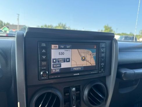 Used 2009 Jeep Wrangler Unlimited Rubicon w/ Dual Top Group AWD/4WD image 32