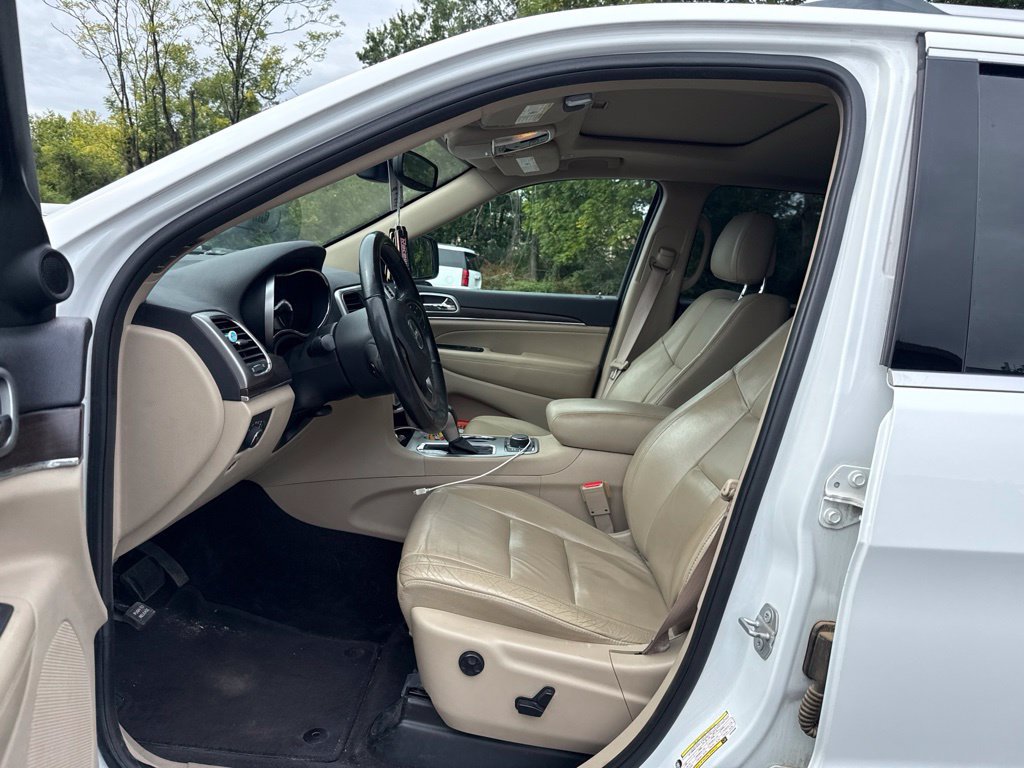 Used 2018 Jeep Grand Cherokee Limited AWD/4WD image 5